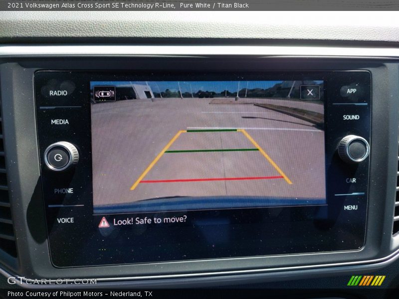 Pure White / Titan Black 2021 Volkswagen Atlas Cross Sport SE Technology R-Line