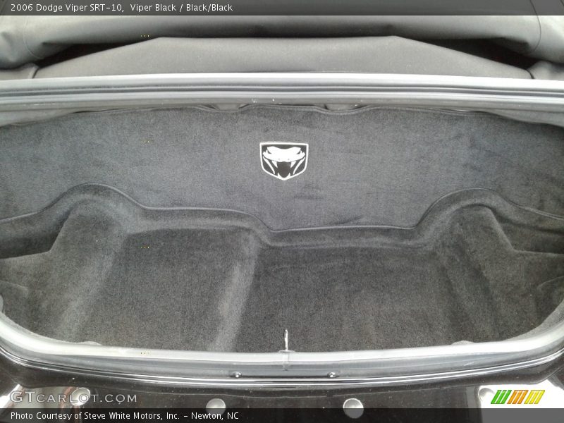  2006 Viper SRT-10 Trunk