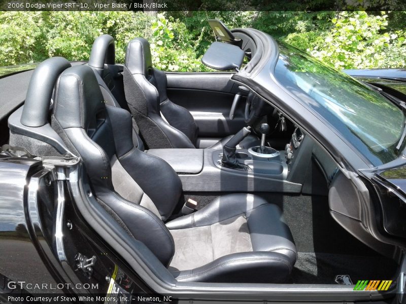 Front Seat of 2006 Viper SRT-10