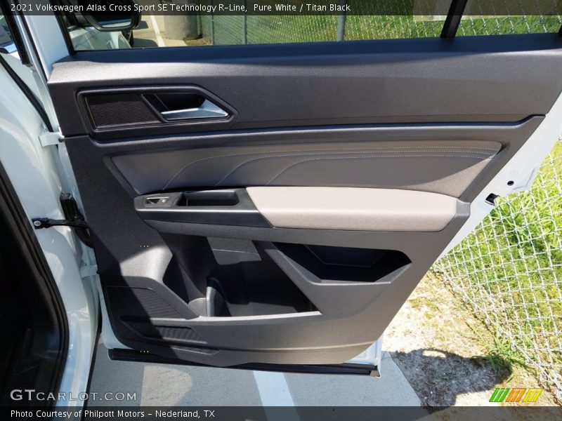 Pure White / Titan Black 2021 Volkswagen Atlas Cross Sport SE Technology R-Line