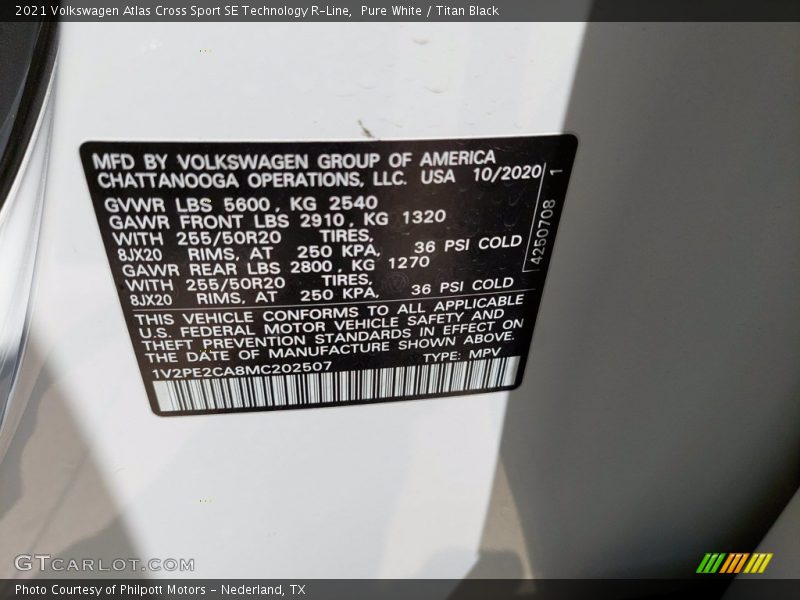 Pure White / Titan Black 2021 Volkswagen Atlas Cross Sport SE Technology R-Line
