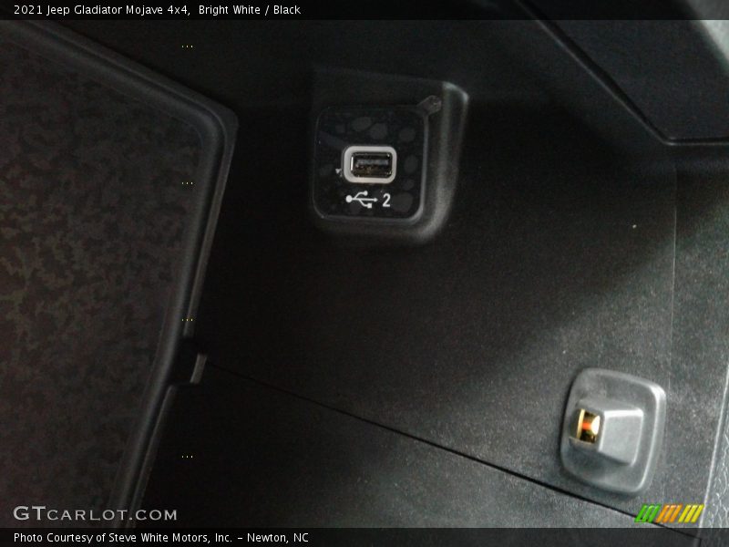 Bright White / Black 2021 Jeep Gladiator Mojave 4x4