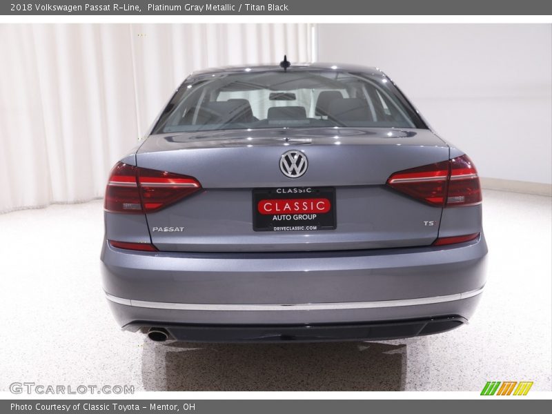 Platinum Gray Metallic / Titan Black 2018 Volkswagen Passat R-Line