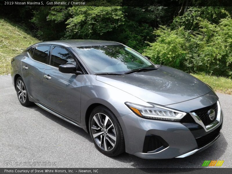 Front 3/4 View of 2019 Maxima S