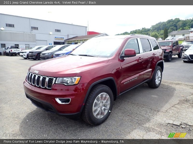 Velvet Red Pearl / Black 2021 Jeep Grand Cherokee Laredo 4x4