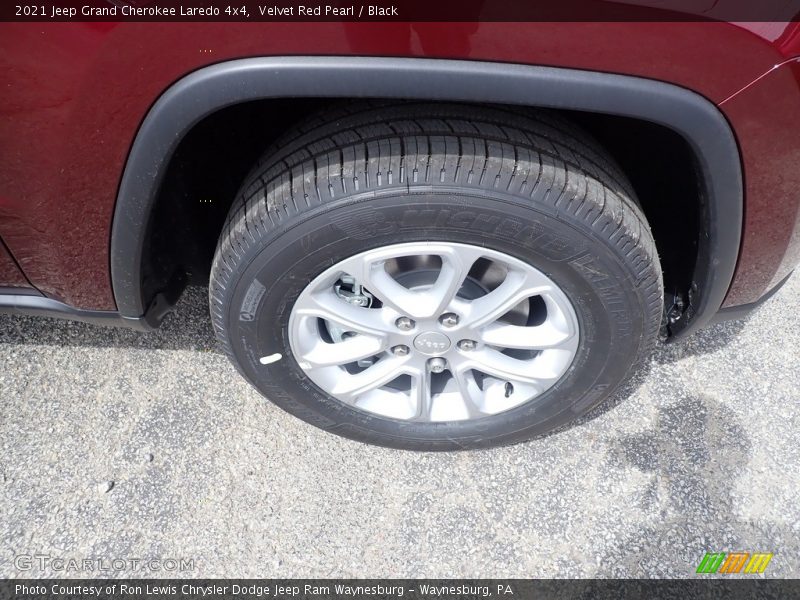 Velvet Red Pearl / Black 2021 Jeep Grand Cherokee Laredo 4x4