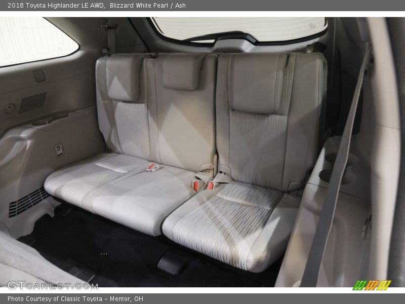 Blizzard White Pearl / Ash 2018 Toyota Highlander LE AWD