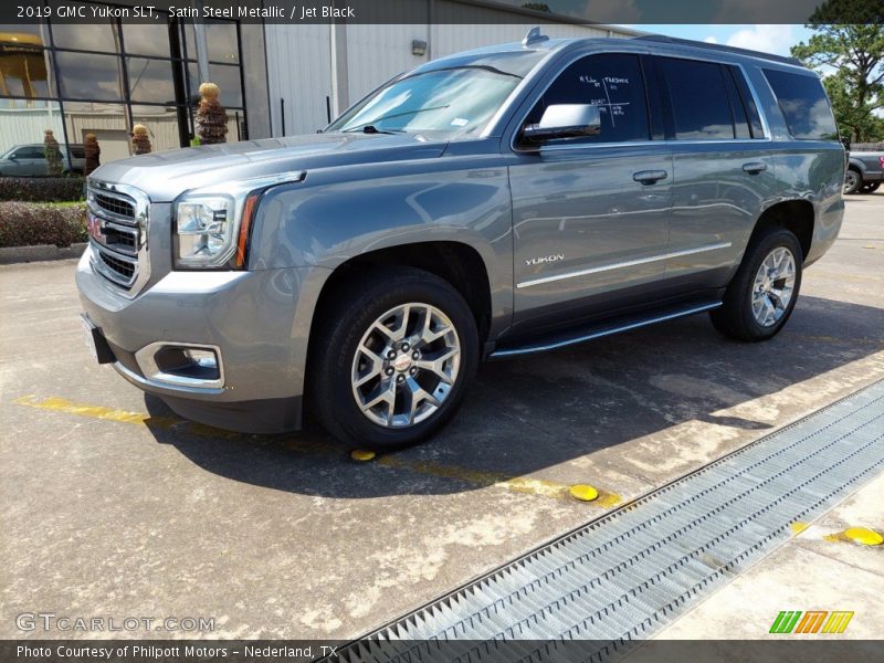 Satin Steel Metallic / Jet Black 2019 GMC Yukon SLT