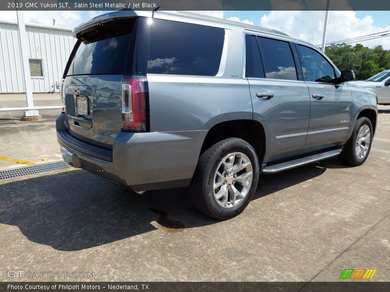 Satin Steel Metallic / Jet Black 2019 GMC Yukon SLT