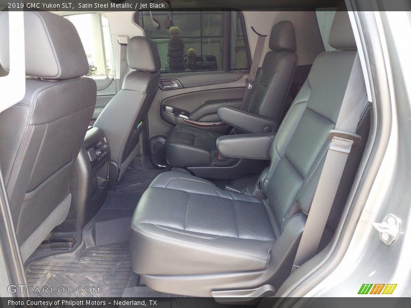 Satin Steel Metallic / Jet Black 2019 GMC Yukon SLT