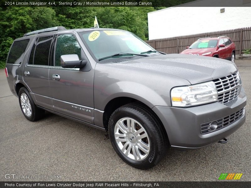 Front 3/4 View of 2014 Navigator 4x4