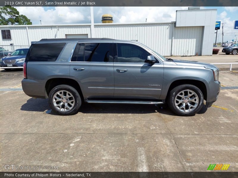 Satin Steel Metallic / Jet Black 2019 GMC Yukon SLT