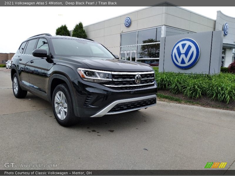 Front 3/4 View of 2021 Atlas S 4Motion