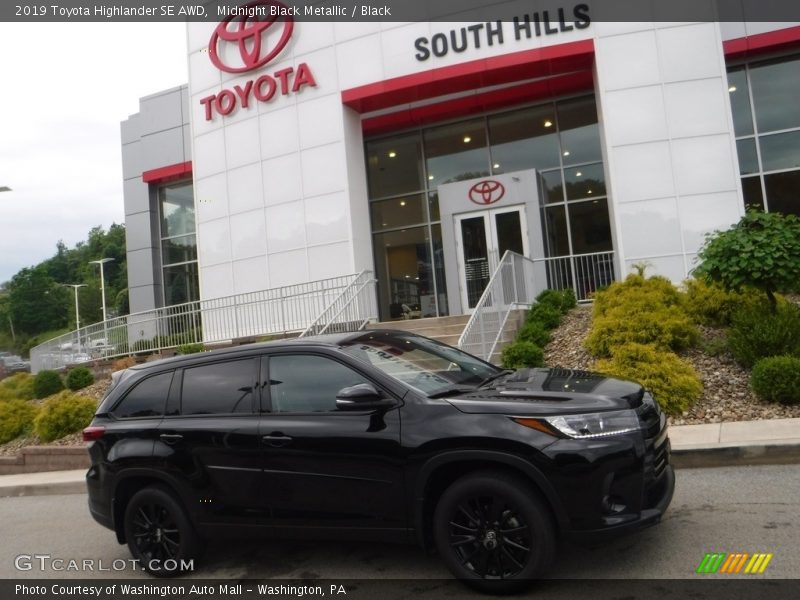 Midnight Black Metallic / Black 2019 Toyota Highlander SE AWD