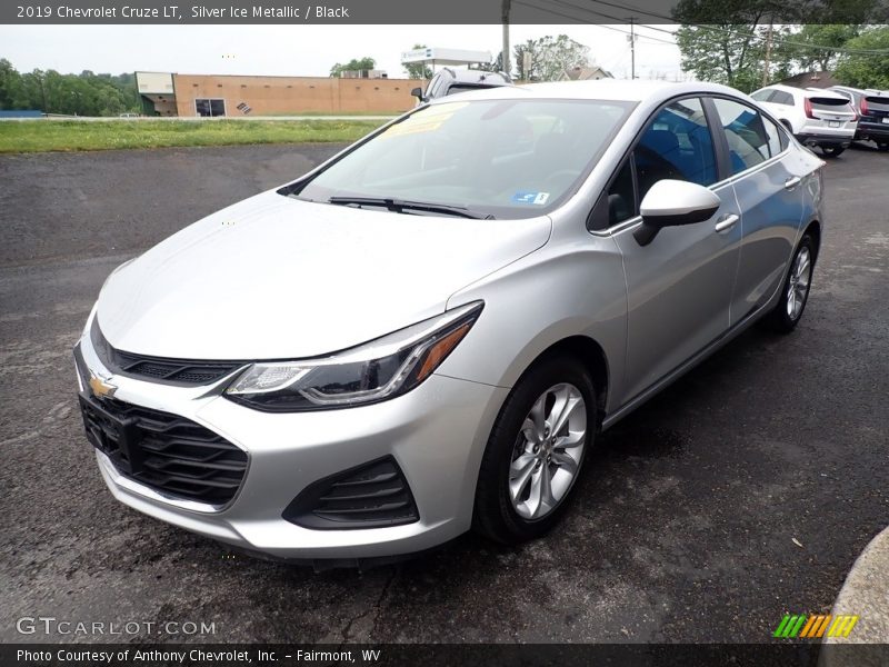 Silver Ice Metallic / Black 2019 Chevrolet Cruze LT