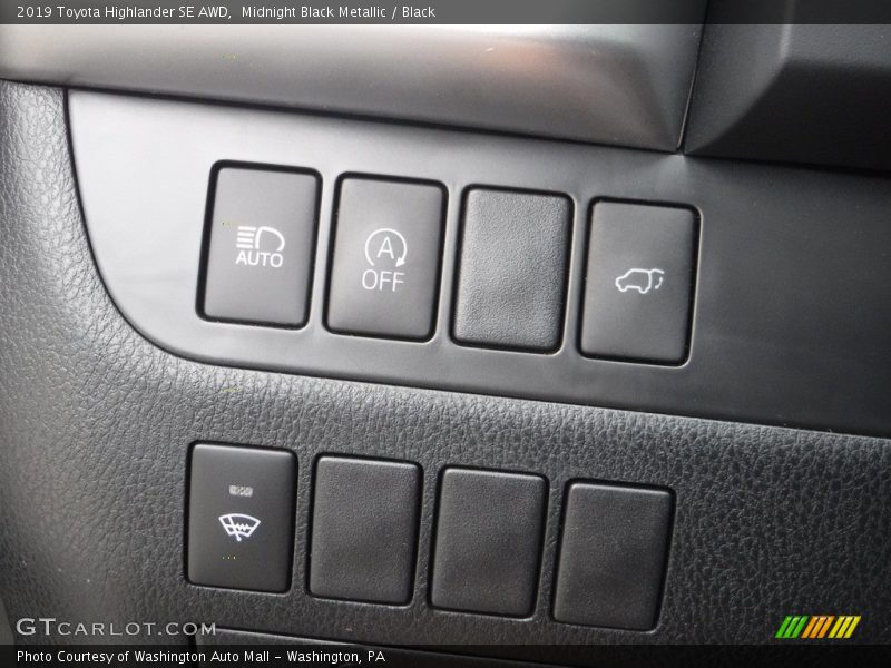 Midnight Black Metallic / Black 2019 Toyota Highlander SE AWD