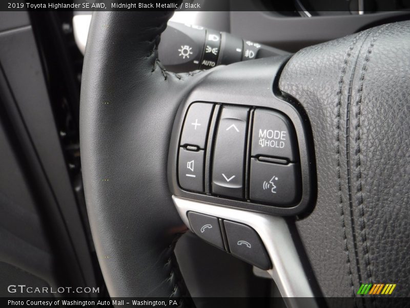Midnight Black Metallic / Black 2019 Toyota Highlander SE AWD