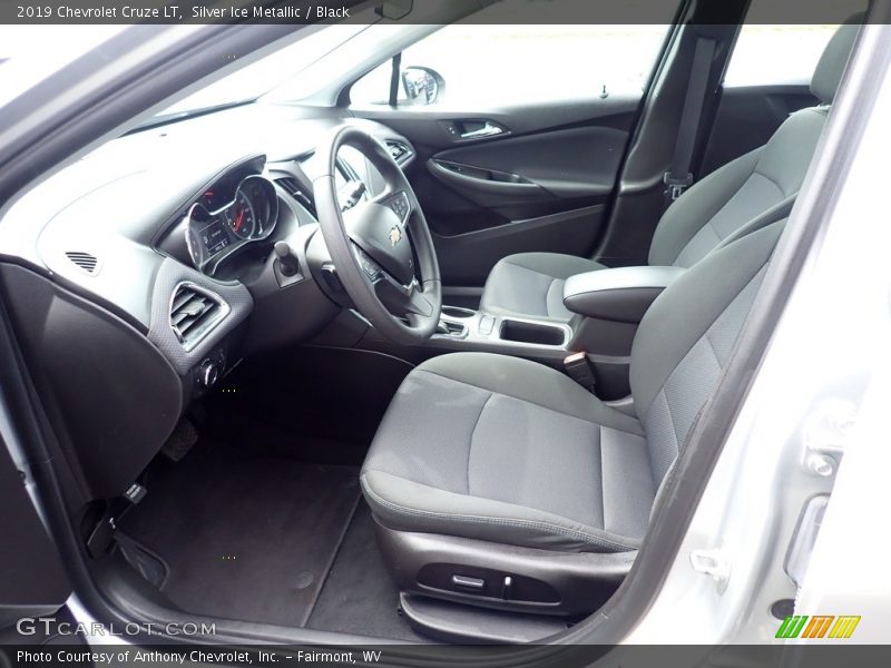 Silver Ice Metallic / Black 2019 Chevrolet Cruze LT