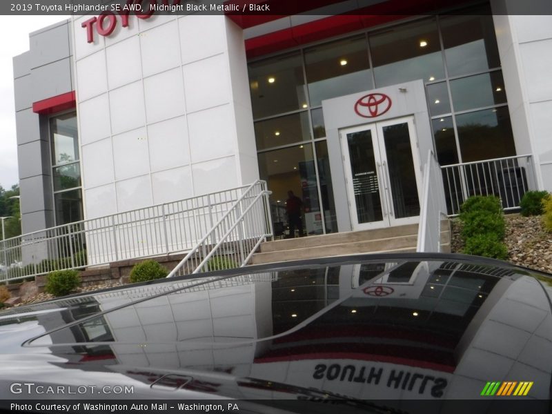 Midnight Black Metallic / Black 2019 Toyota Highlander SE AWD
