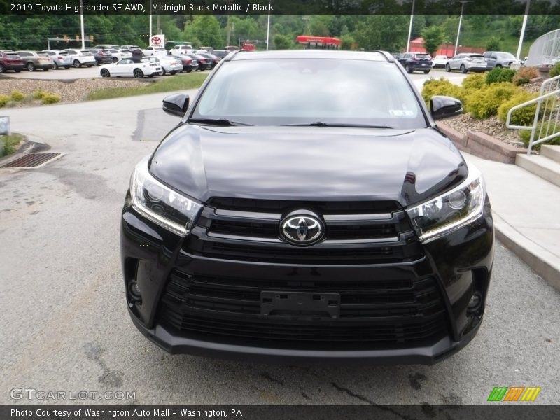 Midnight Black Metallic / Black 2019 Toyota Highlander SE AWD