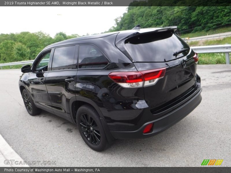 Midnight Black Metallic / Black 2019 Toyota Highlander SE AWD