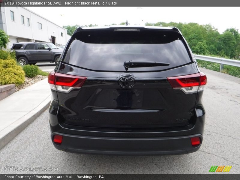 Midnight Black Metallic / Black 2019 Toyota Highlander SE AWD