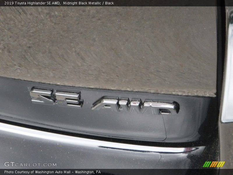 Midnight Black Metallic / Black 2019 Toyota Highlander SE AWD