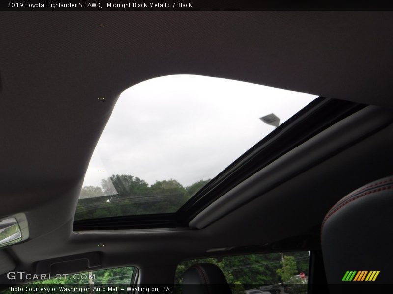 Midnight Black Metallic / Black 2019 Toyota Highlander SE AWD