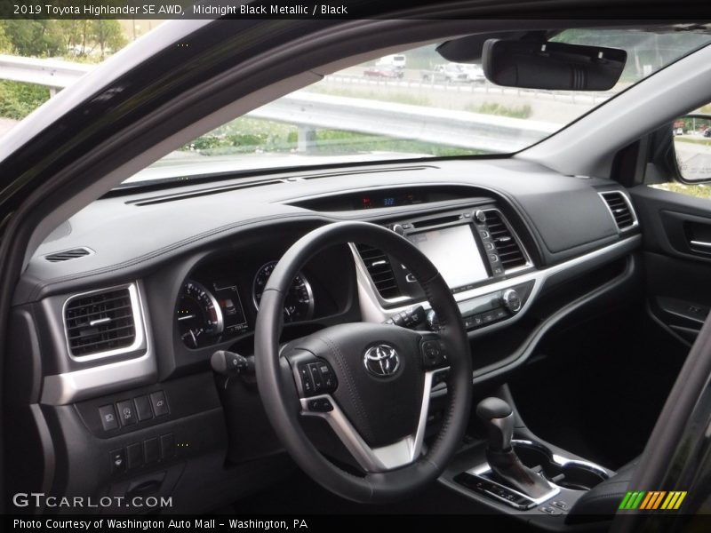 Midnight Black Metallic / Black 2019 Toyota Highlander SE AWD