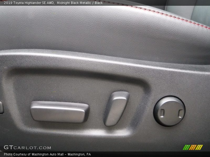 Midnight Black Metallic / Black 2019 Toyota Highlander SE AWD
