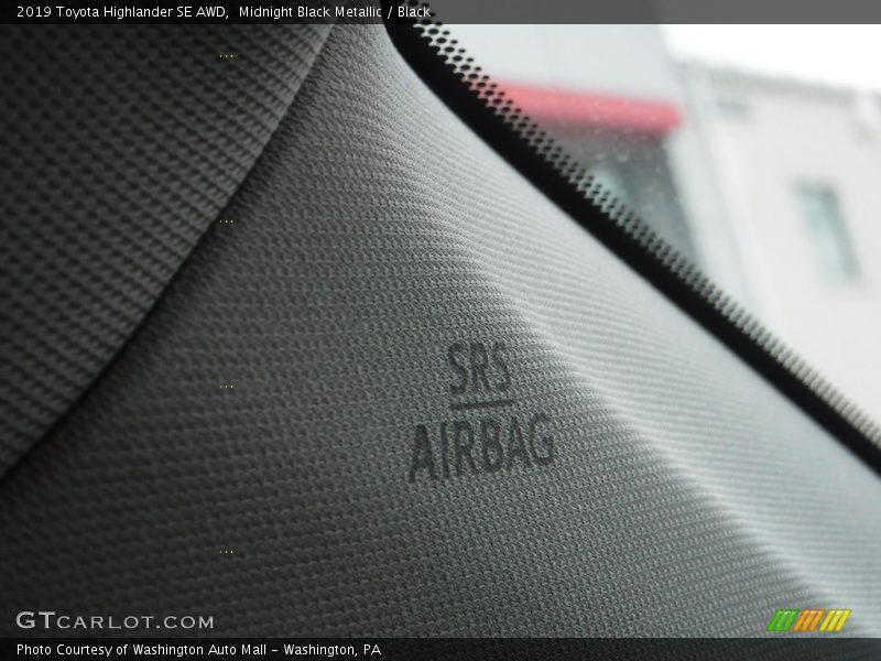 Midnight Black Metallic / Black 2019 Toyota Highlander SE AWD
