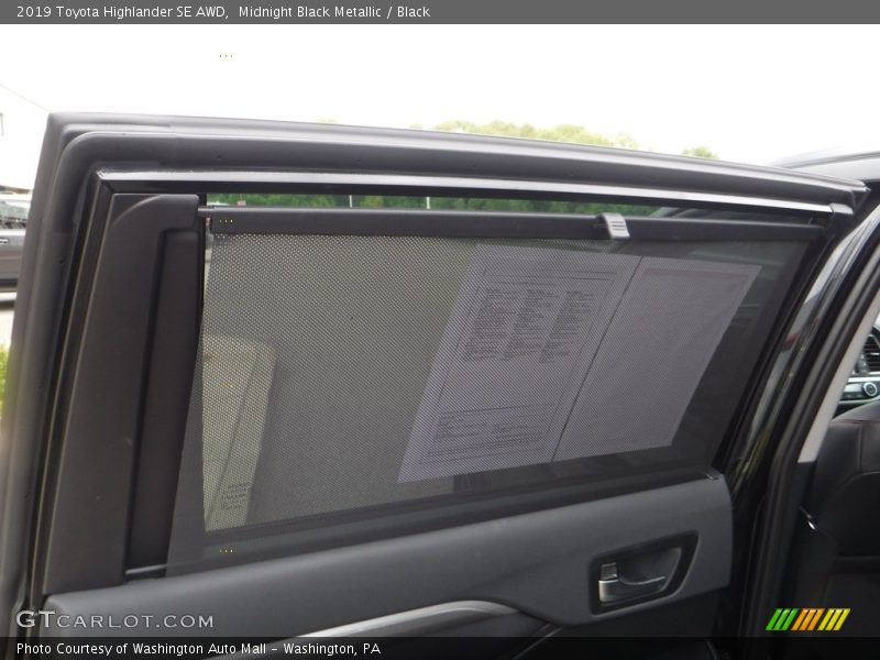 Midnight Black Metallic / Black 2019 Toyota Highlander SE AWD