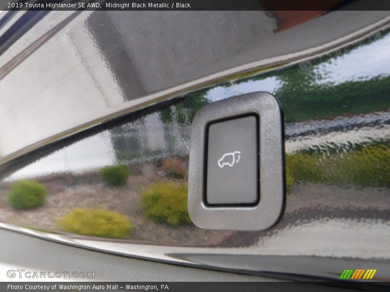 Midnight Black Metallic / Black 2019 Toyota Highlander SE AWD