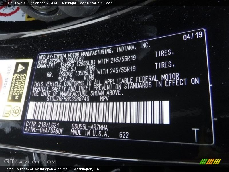 Midnight Black Metallic / Black 2019 Toyota Highlander SE AWD