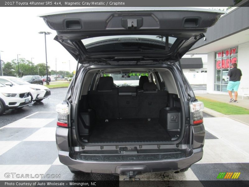 Magnetic Gray Metallic / Graphite 2017 Toyota 4Runner SR5 4x4