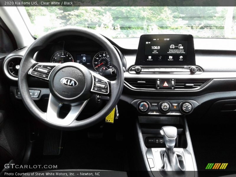 Dashboard of 2020 Forte LXS