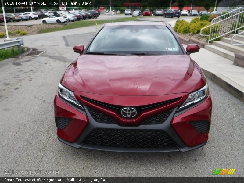 Ruby Flare Pearl / Black 2018 Toyota Camry SE