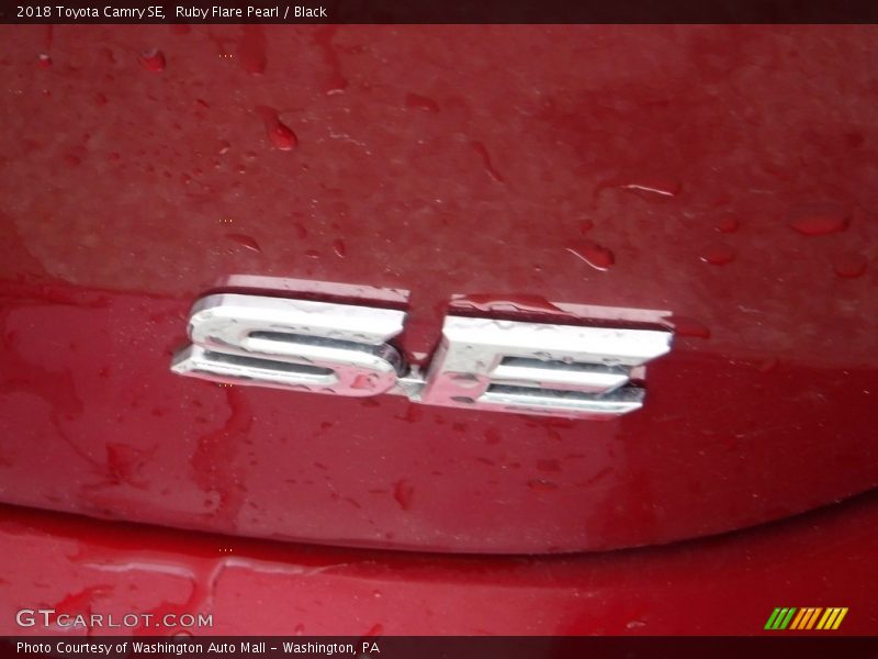 Ruby Flare Pearl / Black 2018 Toyota Camry SE
