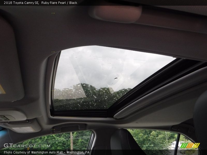 Ruby Flare Pearl / Black 2018 Toyota Camry SE