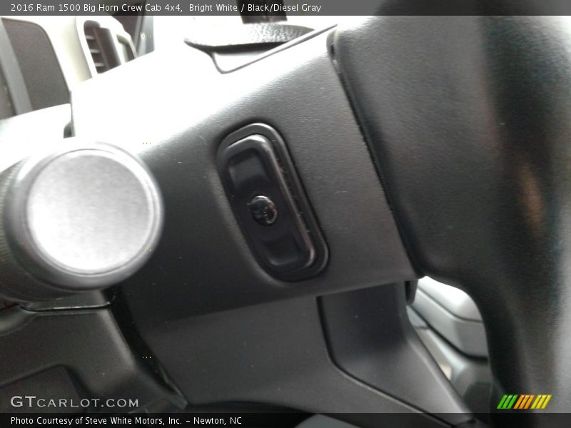 Bright White / Black/Diesel Gray 2016 Ram 1500 Big Horn Crew Cab 4x4
