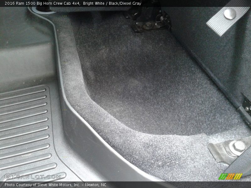 Bright White / Black/Diesel Gray 2016 Ram 1500 Big Horn Crew Cab 4x4