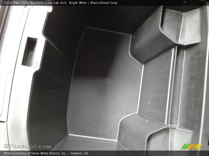 Bright White / Black/Diesel Gray 2016 Ram 1500 Big Horn Crew Cab 4x4