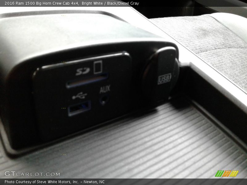 Bright White / Black/Diesel Gray 2016 Ram 1500 Big Horn Crew Cab 4x4
