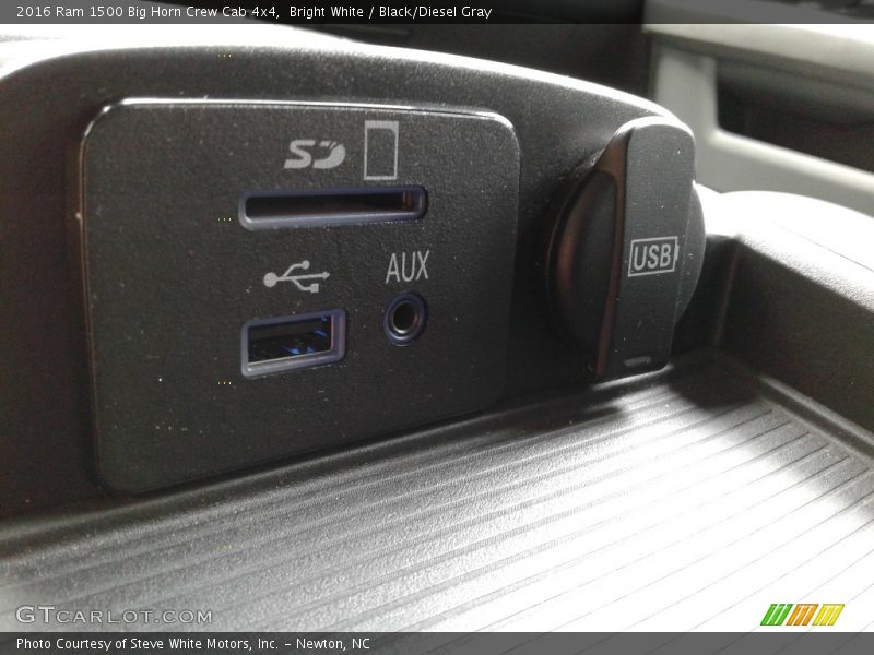 Bright White / Black/Diesel Gray 2016 Ram 1500 Big Horn Crew Cab 4x4