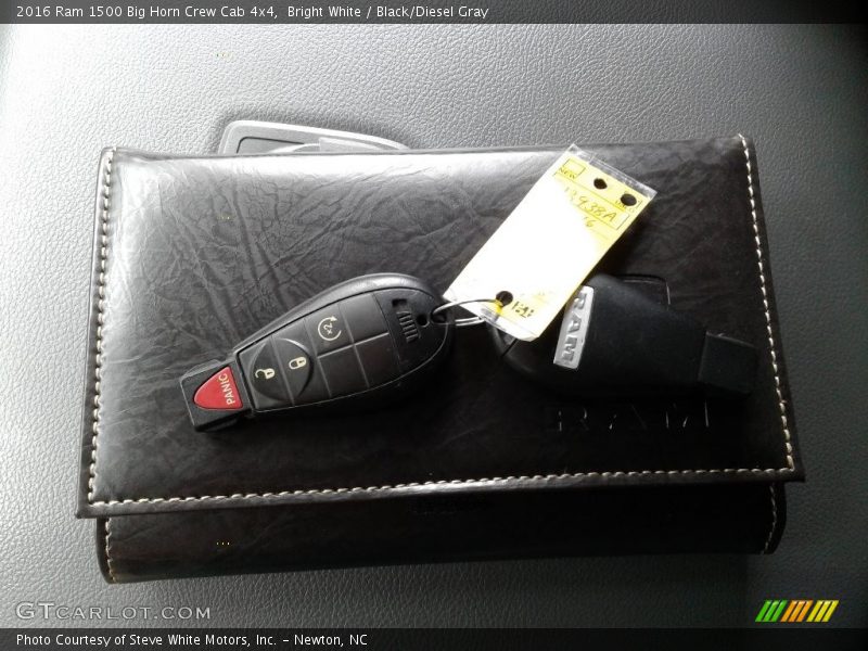 Bright White / Black/Diesel Gray 2016 Ram 1500 Big Horn Crew Cab 4x4