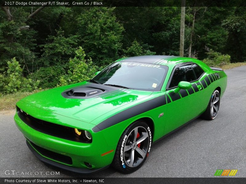 Front 3/4 View of 2017 Challenger R/T Shaker