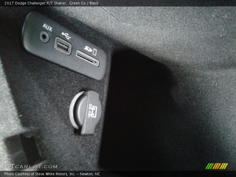 Green Go / Black 2017 Dodge Challenger R/T Shaker