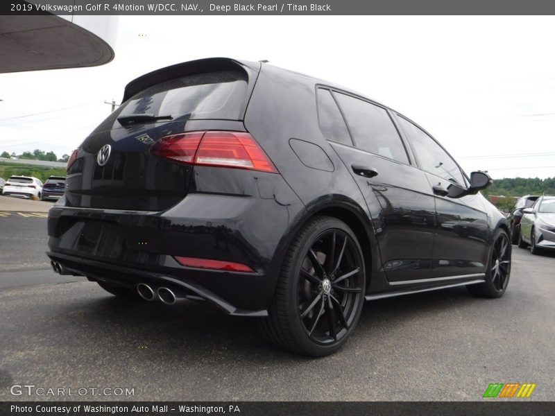  2019 Golf R 4Motion W/DCC. NAV. Deep Black Pearl