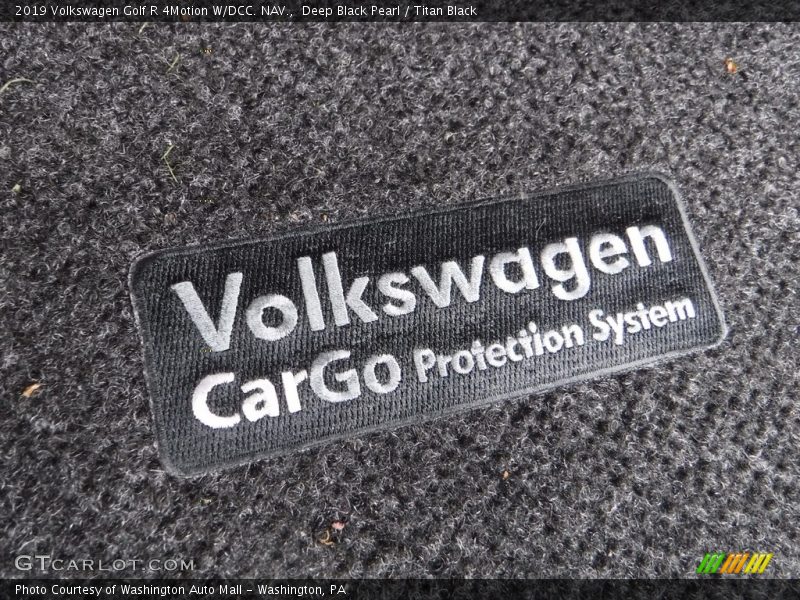 Deep Black Pearl / Titan Black 2019 Volkswagen Golf R 4Motion W/DCC. NAV.