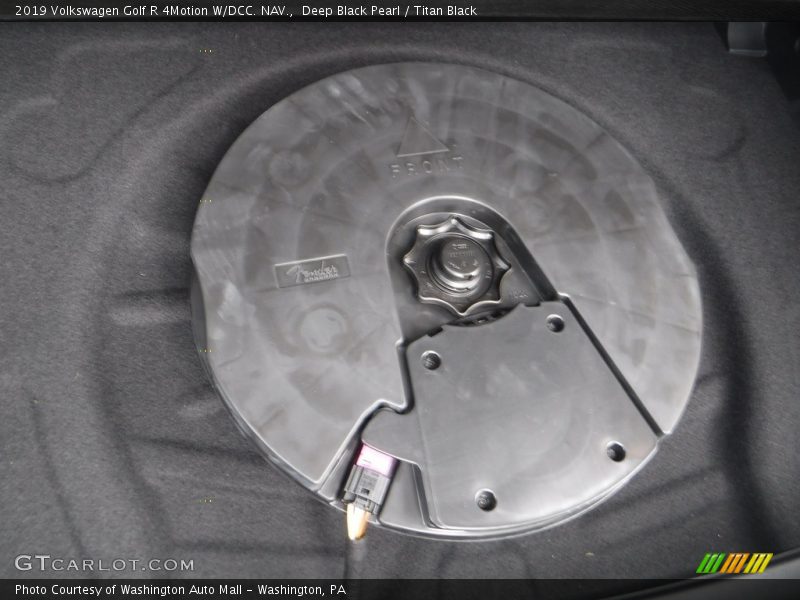 Deep Black Pearl / Titan Black 2019 Volkswagen Golf R 4Motion W/DCC. NAV.